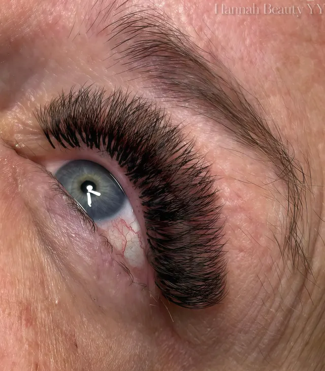 Volume lash extensions with full, fluffy fans